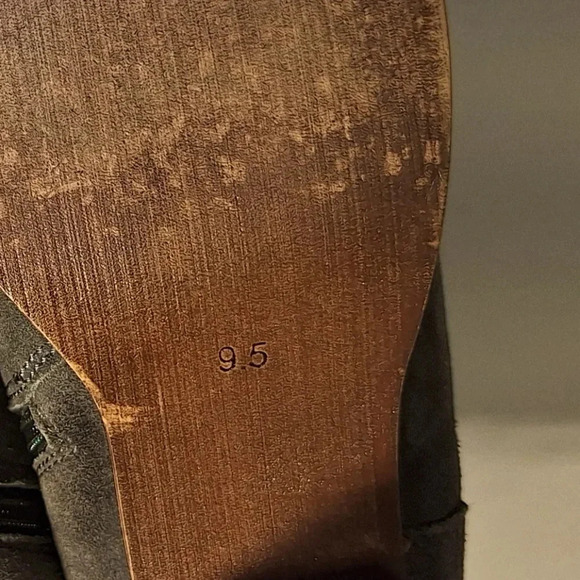 Diba Sophia Grey Suede Ankle Boots Gold Button Accent Zip Inside Mid Heel 9.5 - Picture 13 of 14